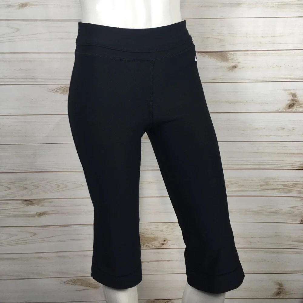 Nike Dri Fit Black Crops - Picture 1 of 8